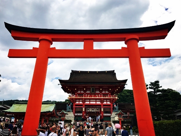 design-in-japan-o&b-inspiration-abroad-kyoto-gate