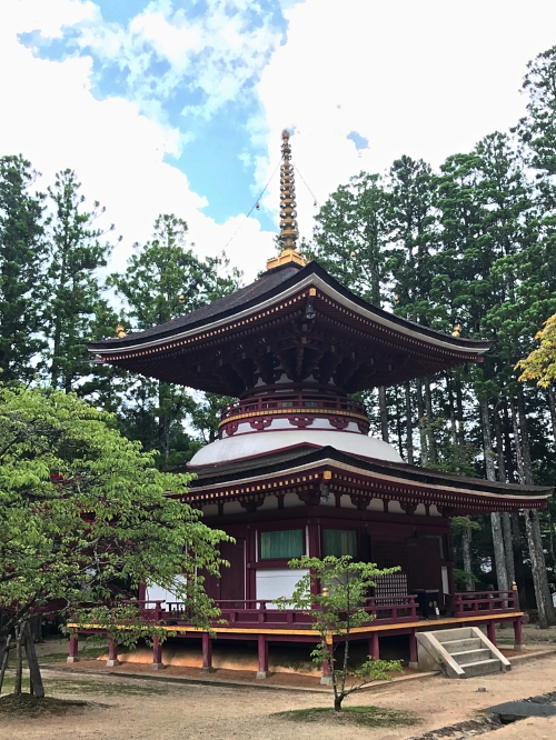 design-in-japan-o&b-inspiration-abroad-pagoda-temple-mt-koya