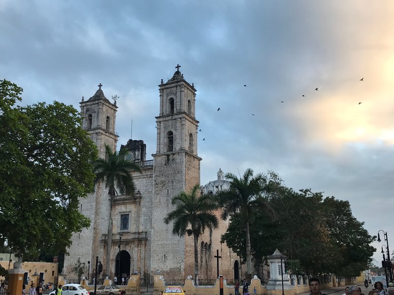 ochre-and-beige-design-blogging-service-inspiration-abroad-mexico-church-conquistadors-valladolid