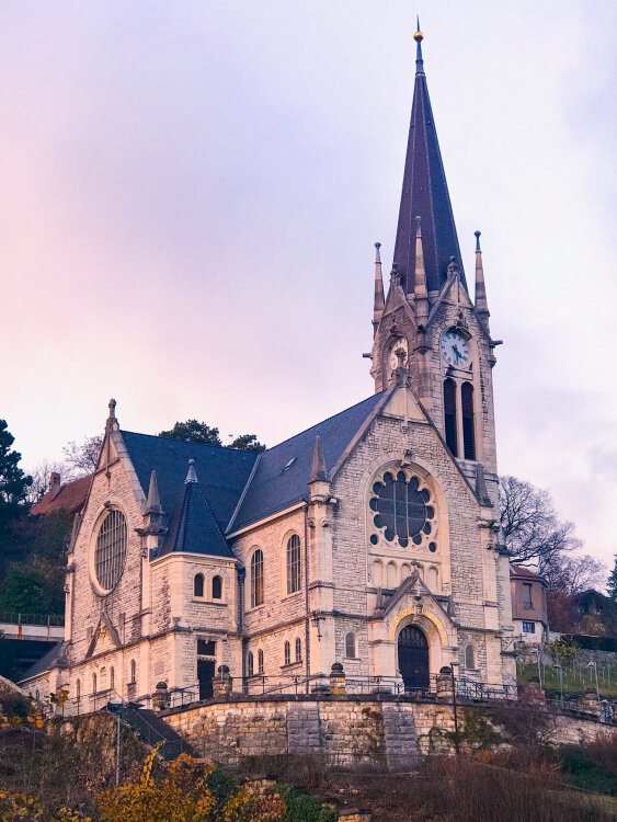 church+steeple+clock+tower+pink+in+sunset+ochre+and+beige+design+blogger